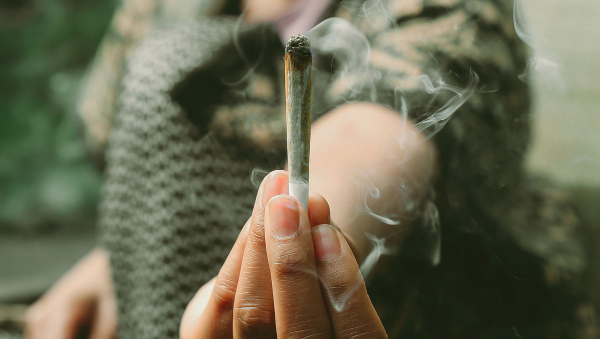 5 Tips To Keep In Mind Before Smoking Weed For The First Time: Read these tips to gather some confidence before you try weed!
