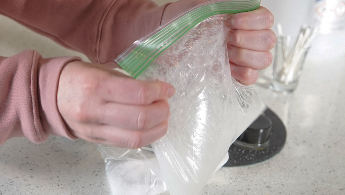 Use rubbing alcohol and salt to clean your pipe. Use rubbing alcohol and salt to clean your pipe.