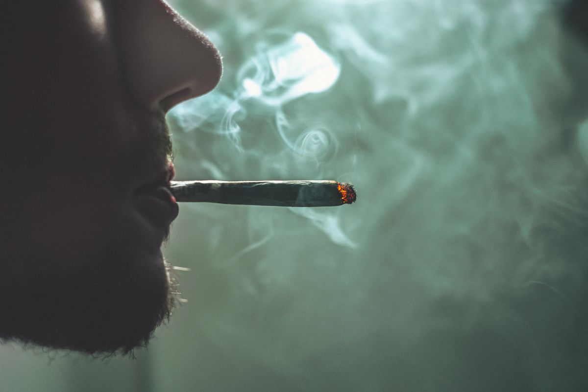 smoking a joint.jpg Photo by GRAS GRÜN on Unsplash