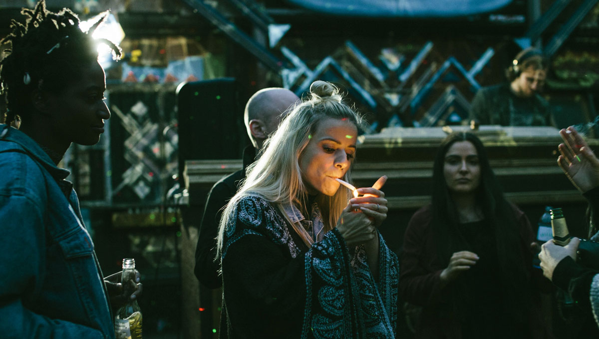 Weed clubs are nonprofit organizations where you can buy cannabis and chill there.