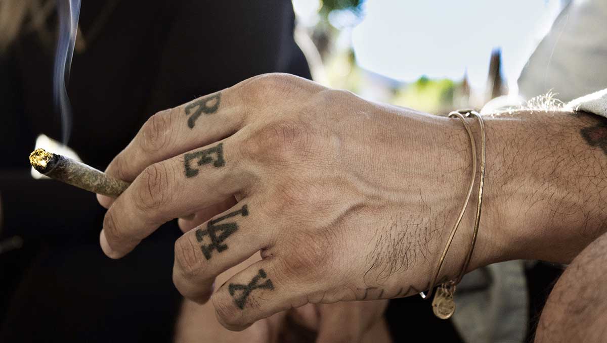 Spliff Definition – What Is a Spliff? A man's hand with a RELAX tattoo on the fingers holding a joint Spliff Definition – What Is a Spliff? A man's hand with a RELAX tattoo on the fingers holding a joint