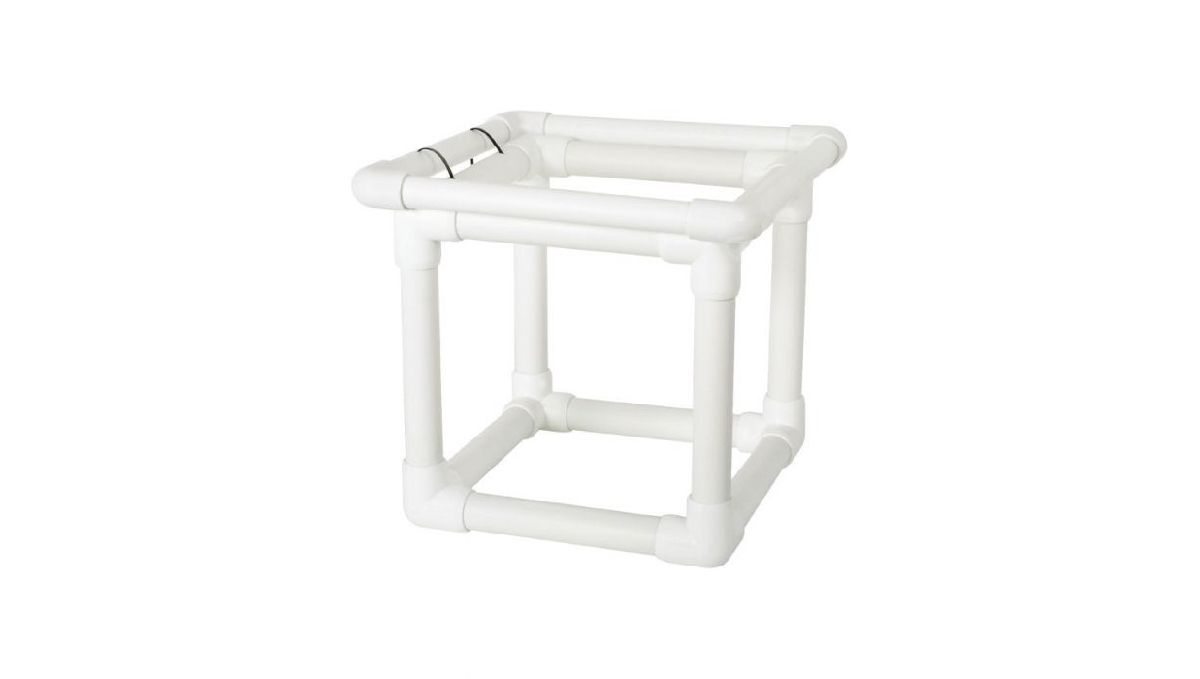 Support cannabis plants outdoors: PVC cage