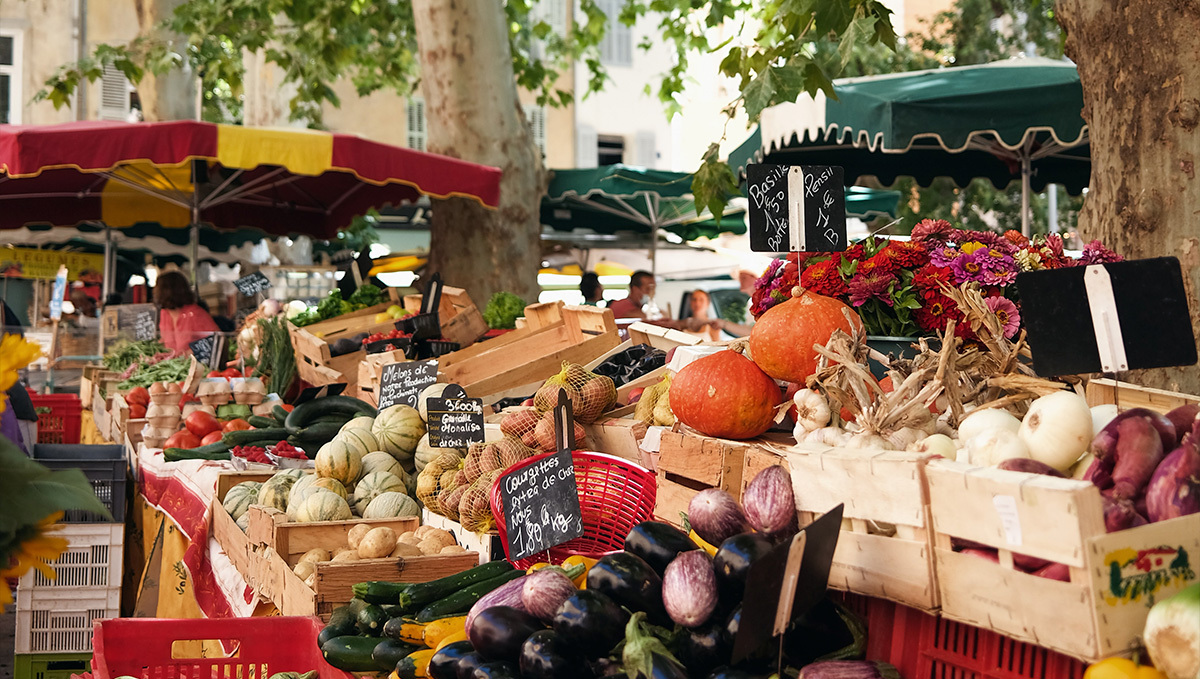 California May Allow Growers to Sell Weed at Farmers’ Markets: Stalls with vegetables, fruit, and flowers