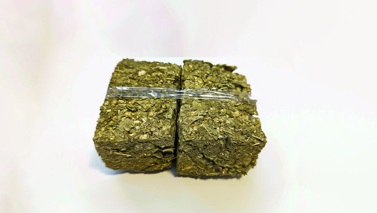 Brick weed irregular weed pressed into bricks. Brick weed irregular weed pressed into bricks.