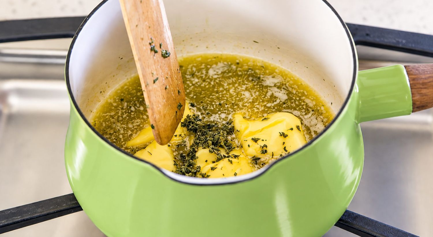 Co zrobić z przycinkami konopi: materiały do cannabutter Co zrobić z przycinkami konopi: materiały do cannabutter